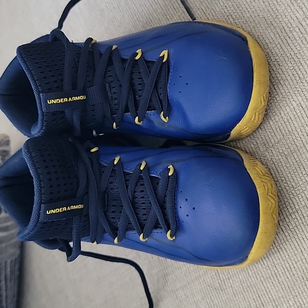Under armor blue and yellow size 1 boys sneakers
